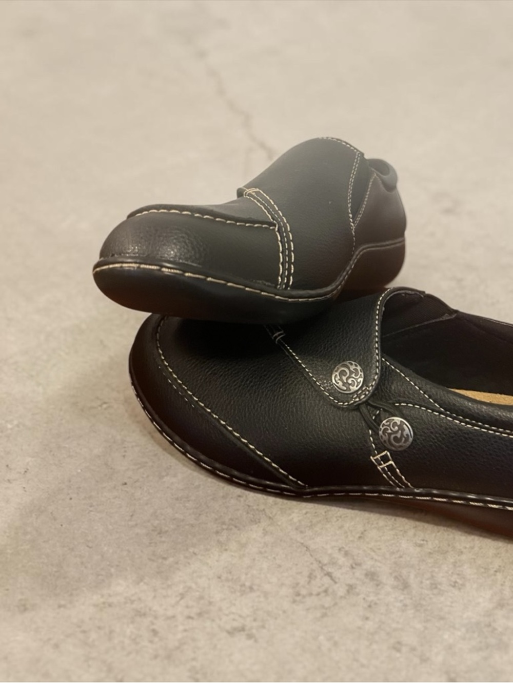 Clarks Women’s Black Slip-On Casual Shoes - Picture 3 of 4